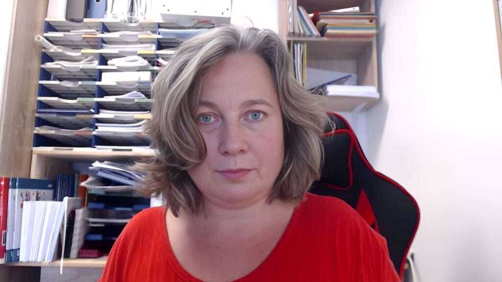 Frances Dahlenburg am Arbeitsplatz